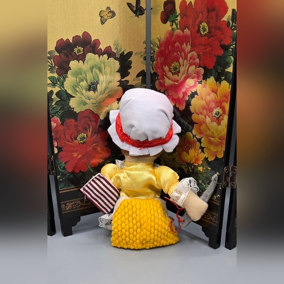 Betsy Ross Finger Puppet Fridge Magnet NWT 5" X 4" 🥸 - Picture 2 of 3